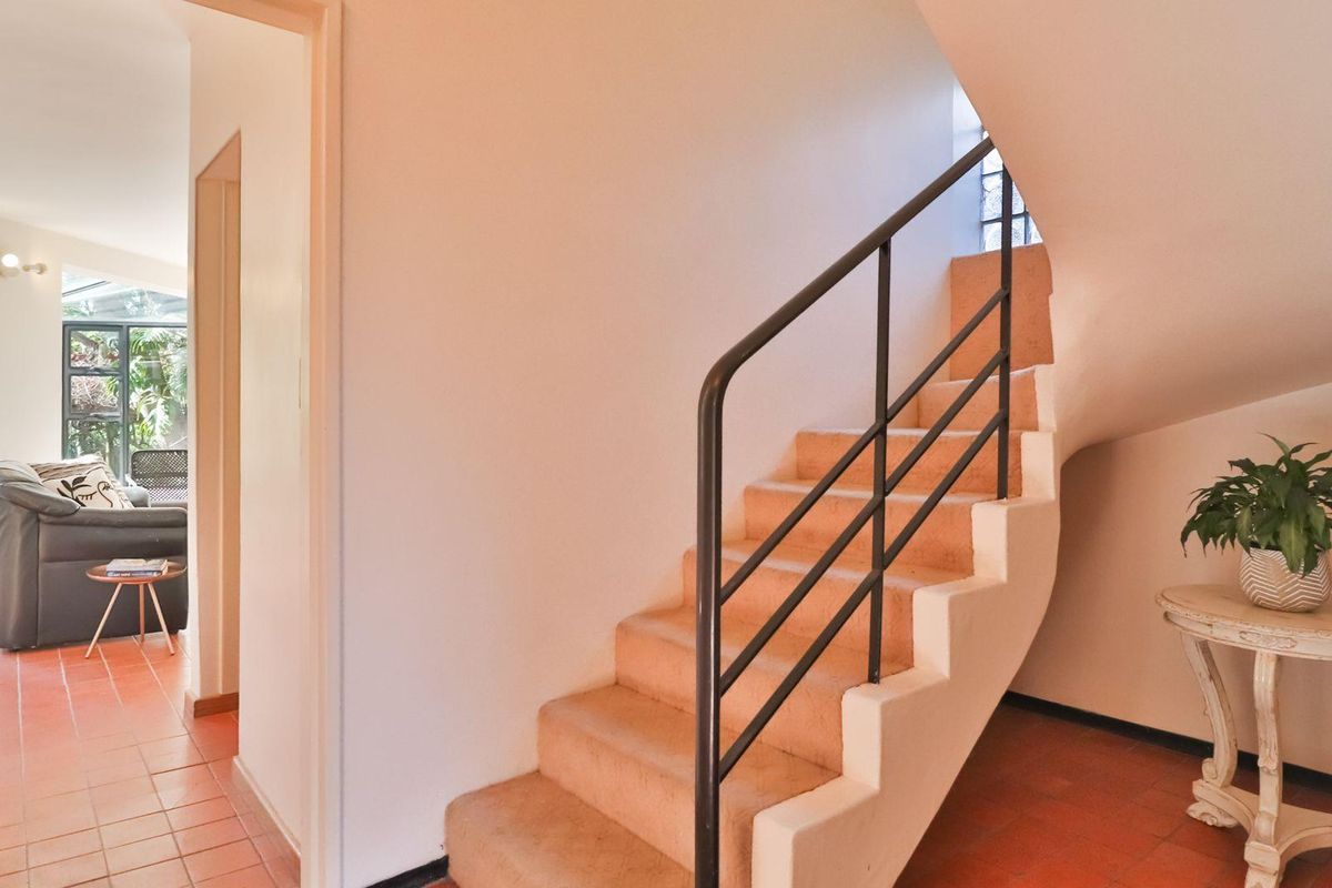 4-Bedroom Family Home in Sought-After School Neighbourhood - Photo 3