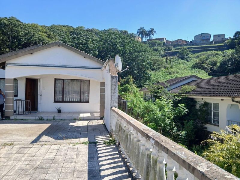 House for Sale in Silverglen - Photo 1