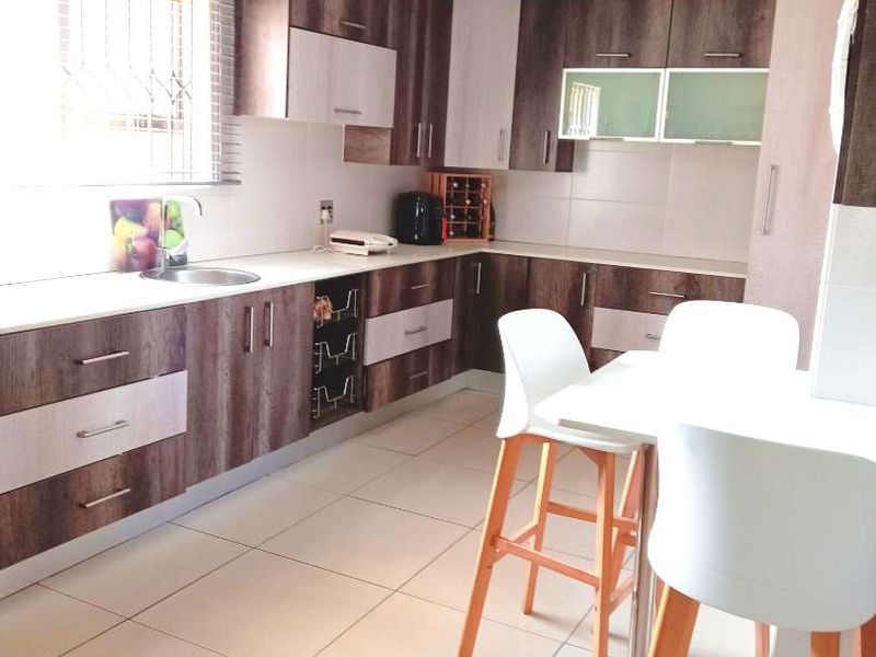 FIVE BEDROOM HOUSE FOR SALE IN KLIPPOORTJE,GERMISTON - Photo 2