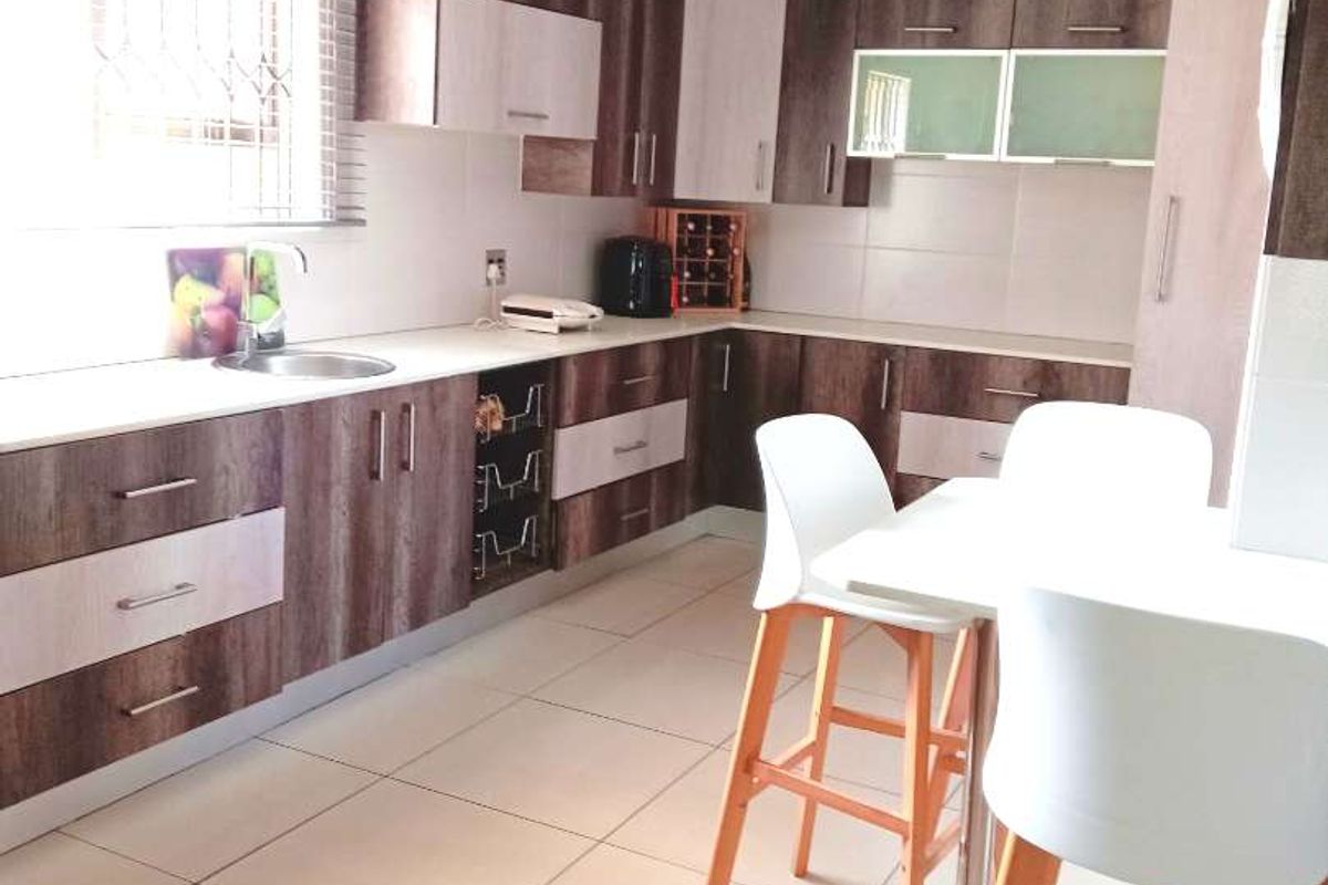 FIVE BEDROOM HOUSE FOR SALE IN KLIPPOORTJE,GERMISTON - Photo 2