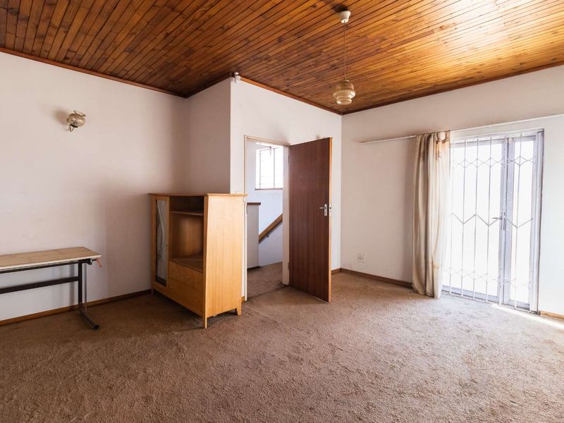 Fix Me Up 5 Bedroom House Including Furniture For Sale - Photo 8