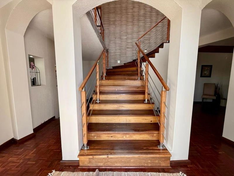 FOR SALE- 5 BEDROOM HOUSE WITH SEA VIEW HOUSE IN CENTRAL SWAKOPMUND, NAMIBIA - Photo 8