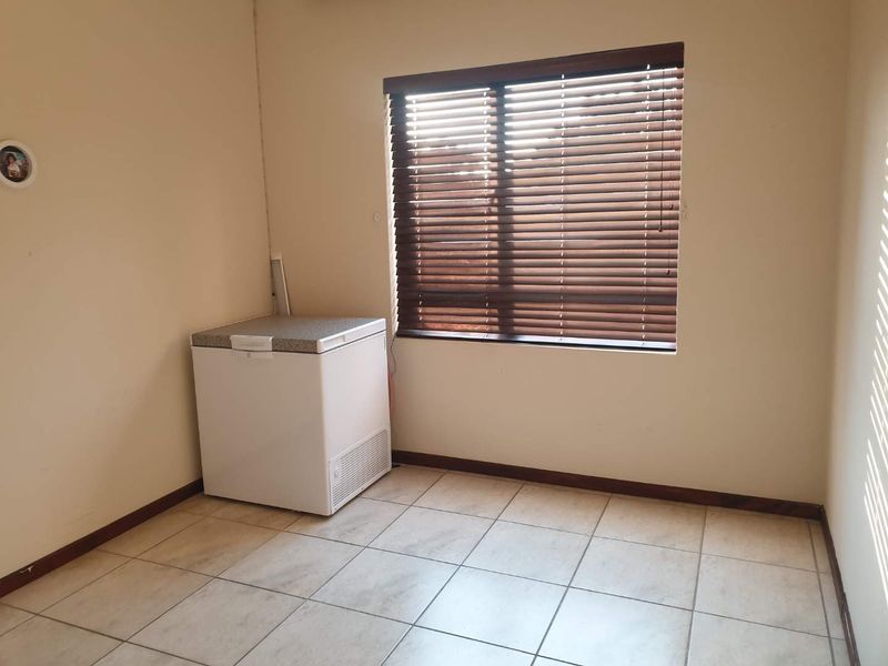 Excellent Position – Low Maintenance Contemporary additions.  All you can ask for with the price tag to match!!! - Photo 10