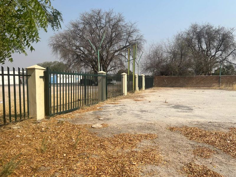 FOR SALE - INDUSTRIAL & OFFICE FACILITIES WITH 7-BEDROOM HOME - Photo 10