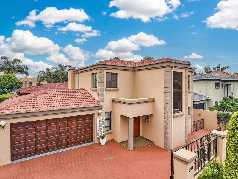 Elegant 3 Bedroom Home with Pool in Secure Willowbrook Estate - Photo 3