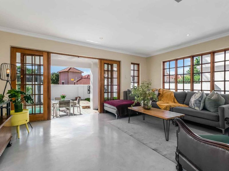 STUNNING LIGHT AND BRIGHT SIMPLEX - IN SOUGHT AFTER FLEETWOOD ESTATE - Photo 7