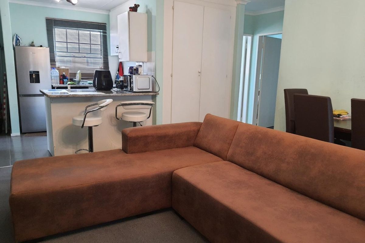 2 bed, 1 bath semi furnished apartment R8 000 per month - Photo 3