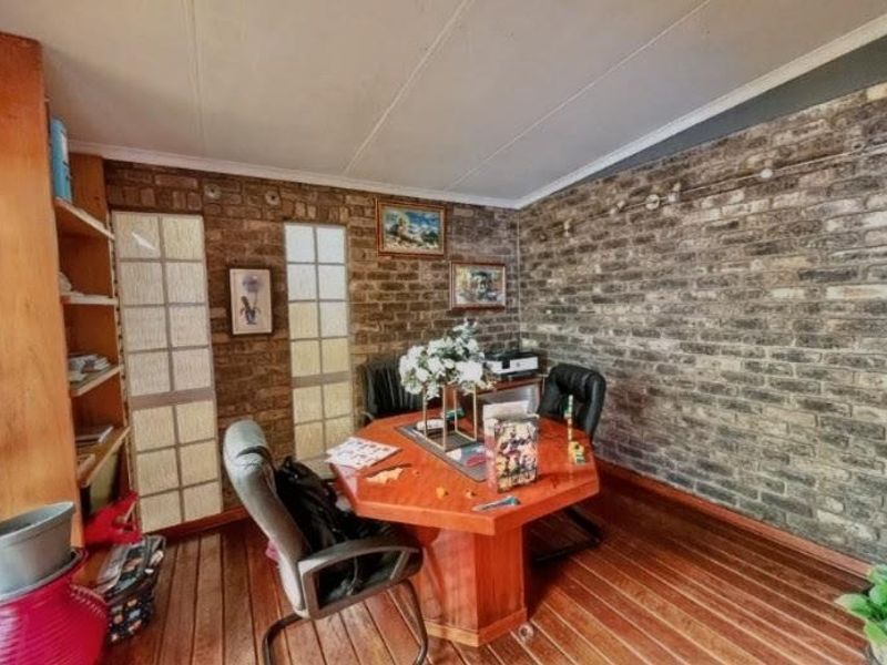 A Beautiful family home - Photo 5