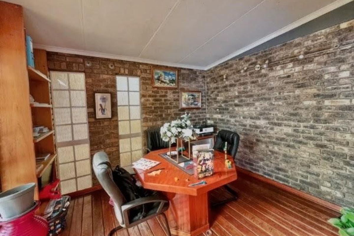 A Beautiful family home - Photo 5
