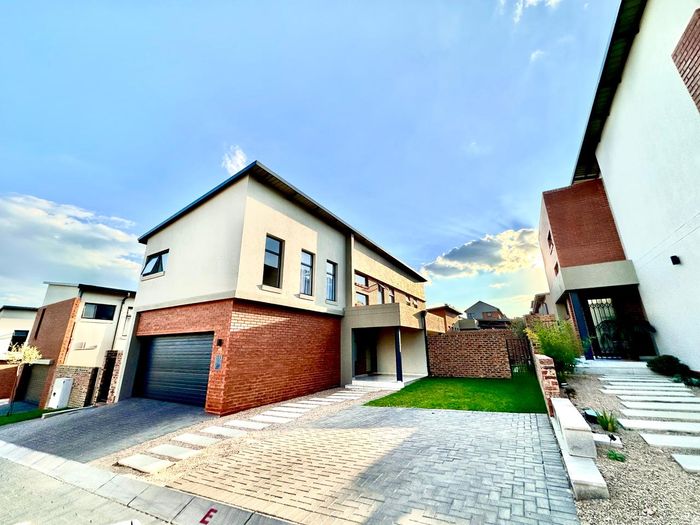 Property #2495498, Cluster Rental Monthly in Midrand Central