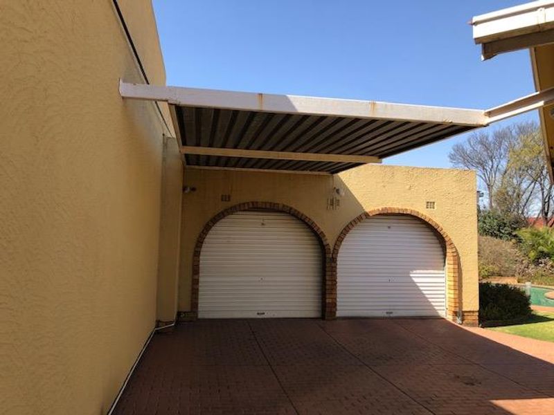 3 Bedroom House with lots of potential in Verwoerdpark! - Photo 3