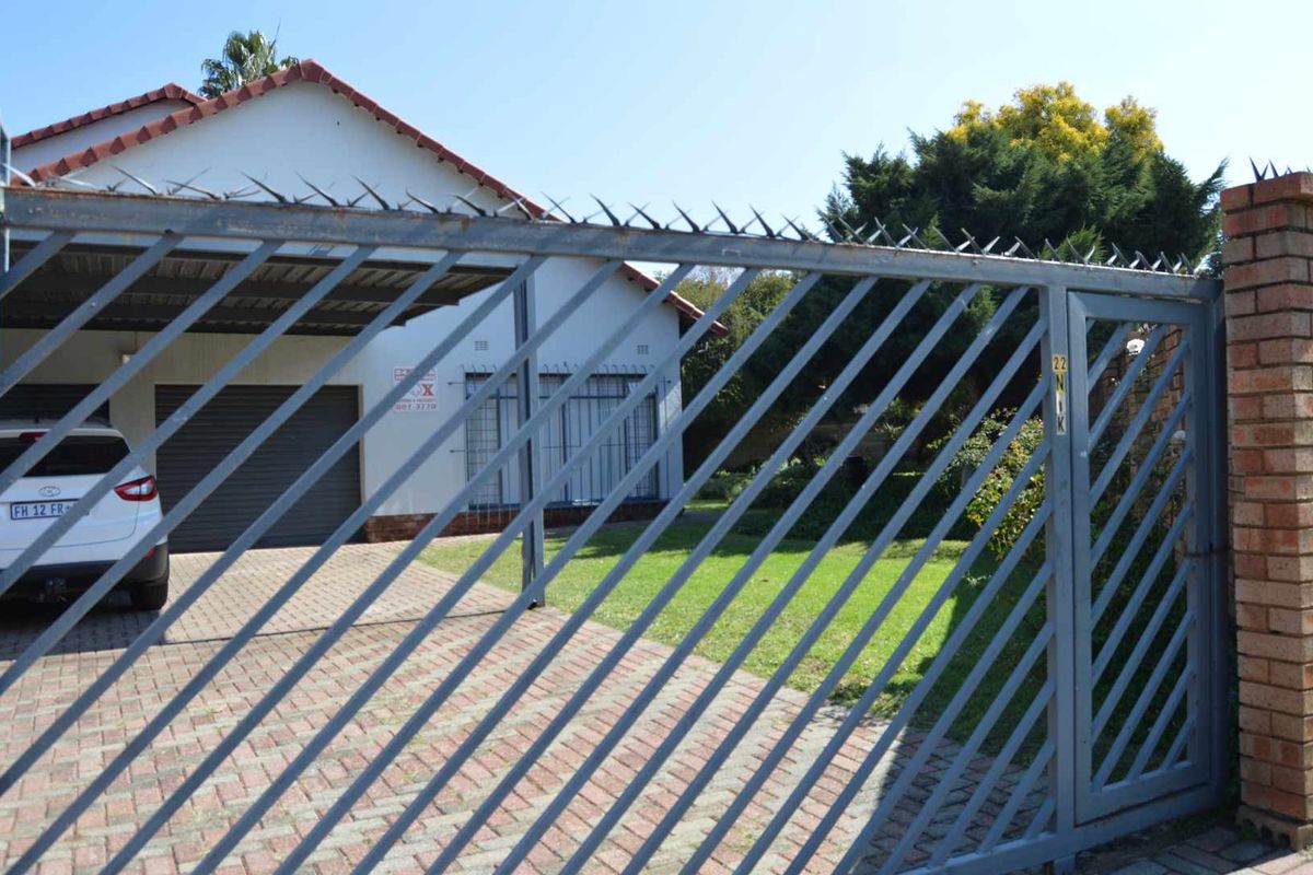 5 Bedroom Family Home For Sale in Brackendowns - Photo 3