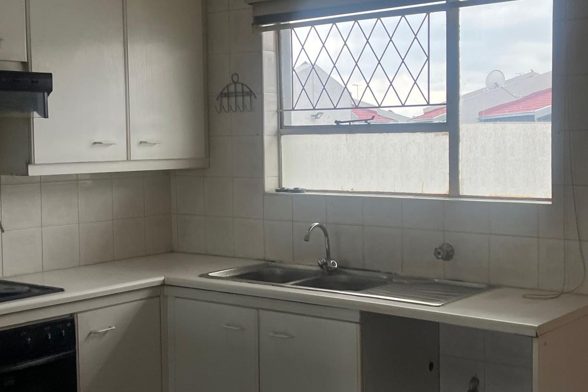 This lock up and go upstairs unit is up for grabs in a lovely quiet security complex - Photo 5