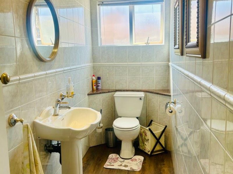 Luxurious 7 bed house for sale in Vryheid - Photo 2