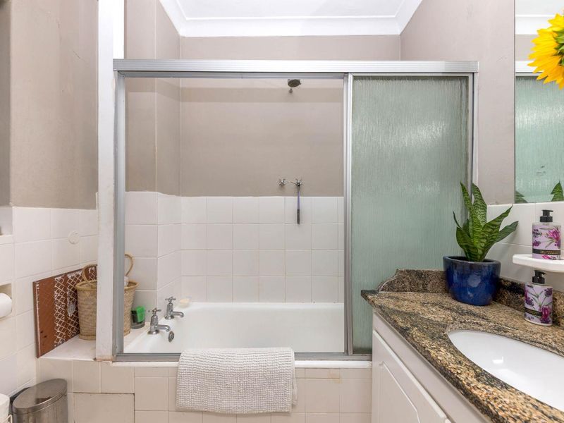 Spacious two bedroom home with leafy outlook in excellent location - Photo 7