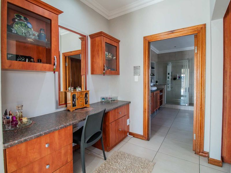 Exquisite Family Home in Monte Cristo - Photo 10