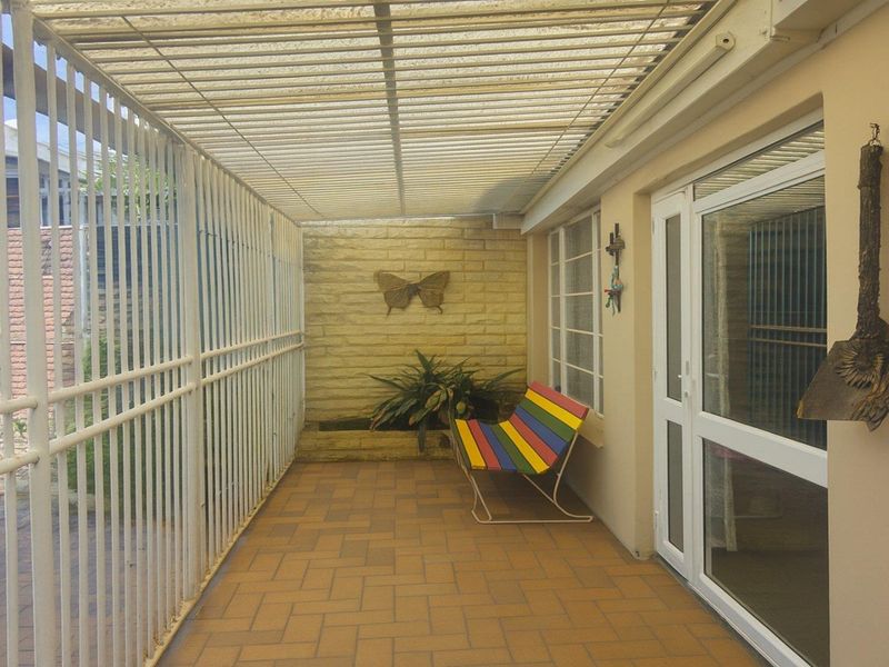 Spacious Family Home with Great Potential - Photo 6