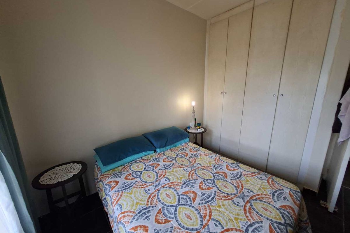 CHARMING 1 BEDROOM APARTMENT WITH MODERN TOUCHES - Photo 3