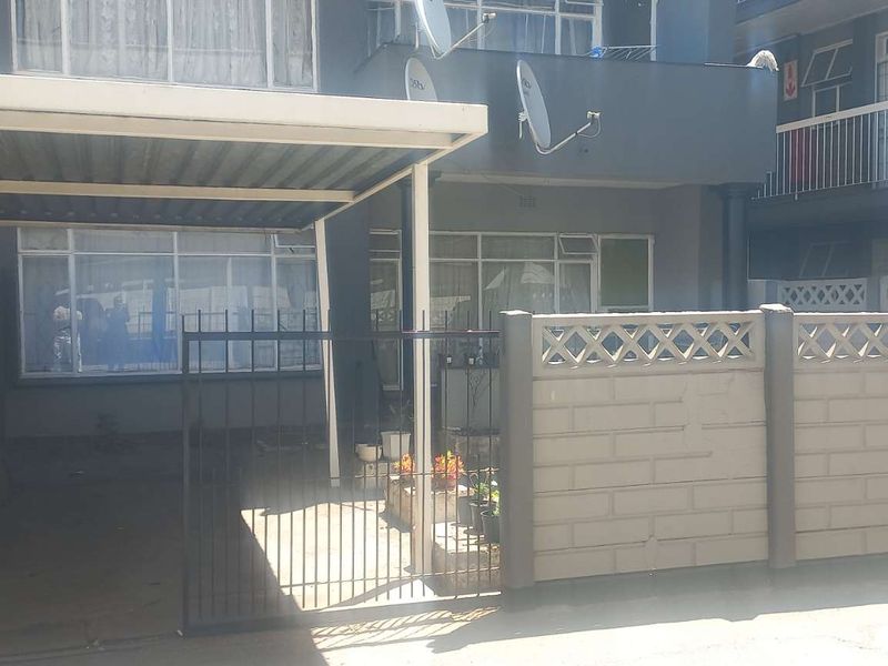 A SPACIOUS GROUND FLOOR APARTMENT - Photo 4