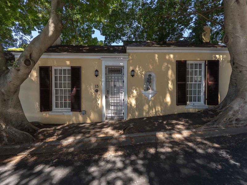 Own a Piece of History in Green Point's Most Beloved Complex! - Photo 4