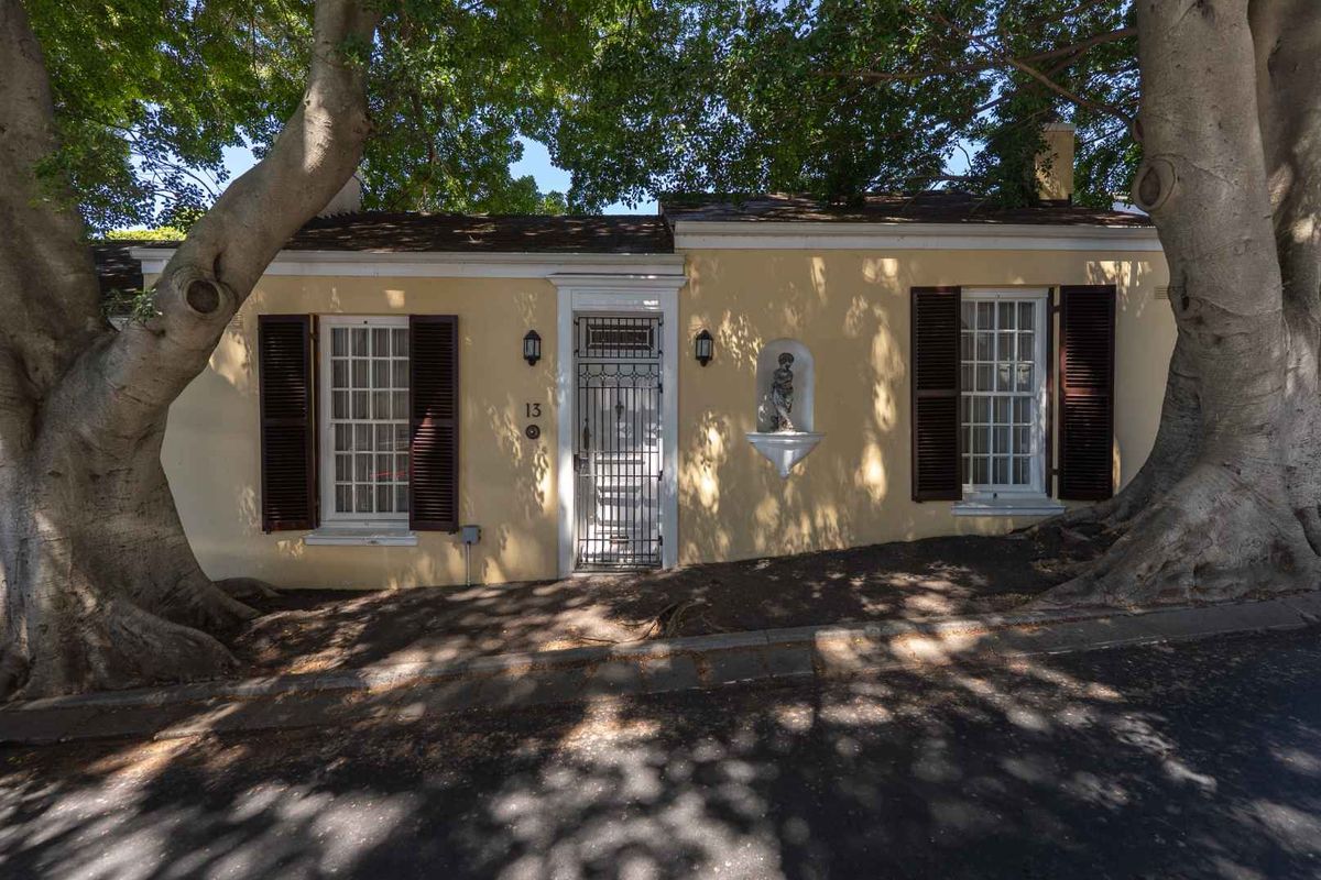 Own a Piece of History in Green Point's Most Beloved Complex! - Photo 4
