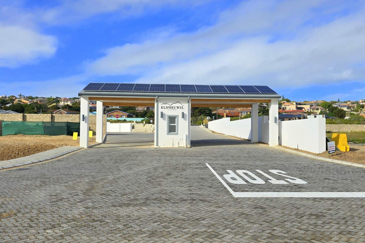 Luxury Living Awaits at Klipheuwel Estate - Photo 2