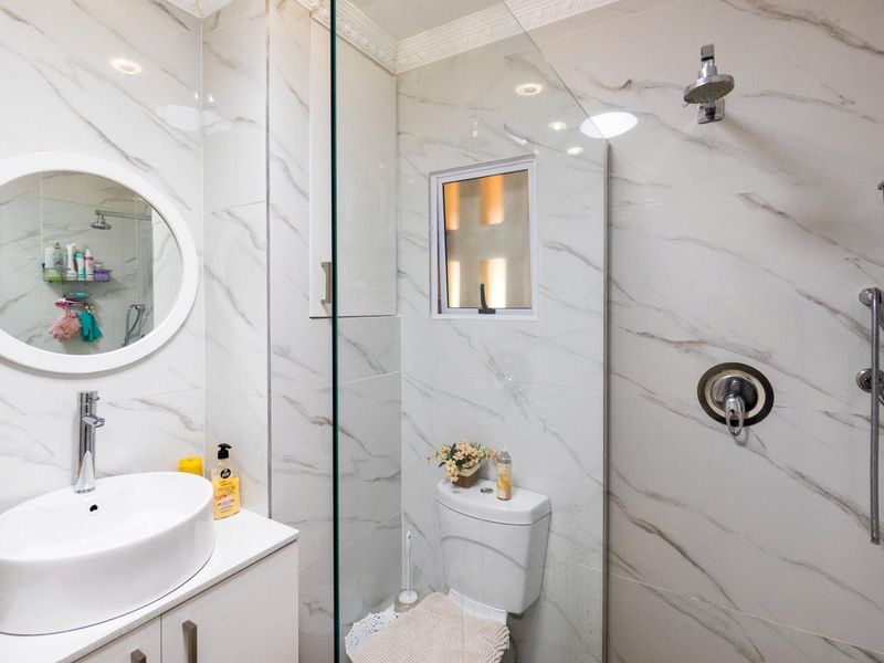 Modern pet friendly simplex - Photo 9