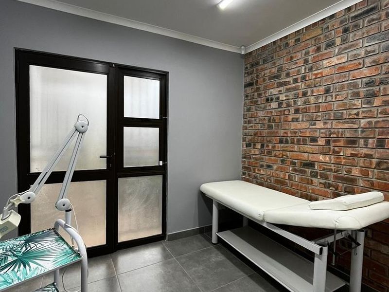 Prime Office & Wellness Space Perfect for Medical & Beauty Pros - Photo 3