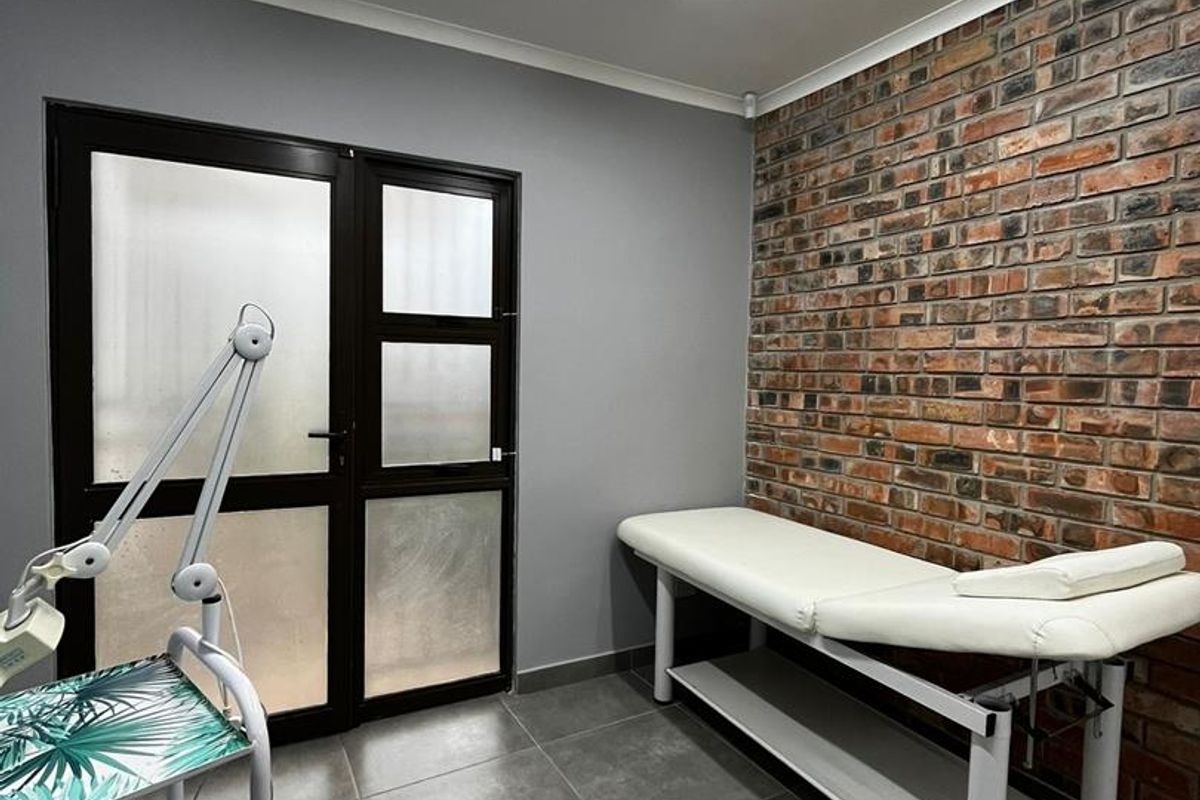 Prime Office & Wellness Space Perfect for Medical & Beauty Pros - Photo 3