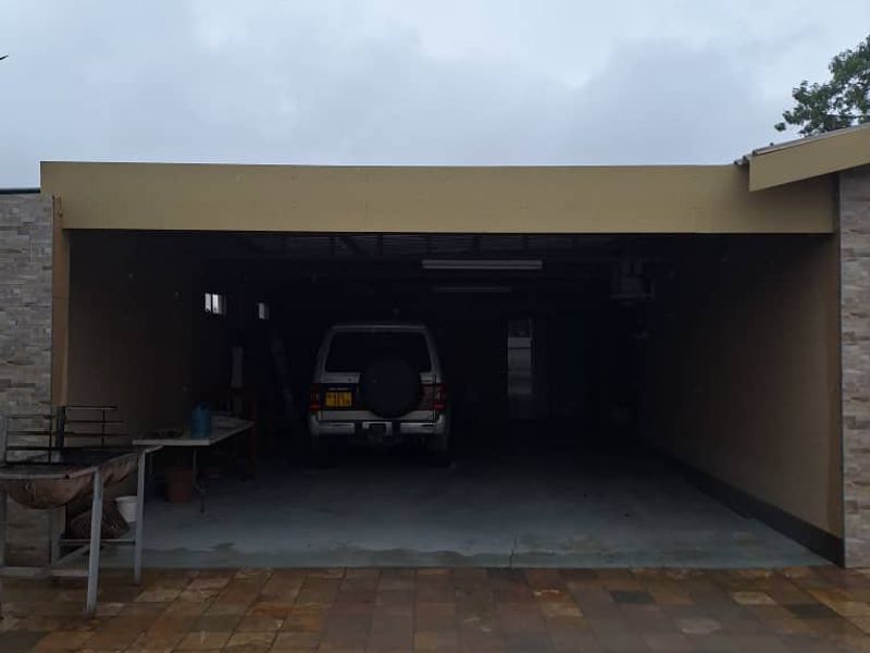 Ongwediva - Safe and Secure Family House with Flat For Sale - Photo 5