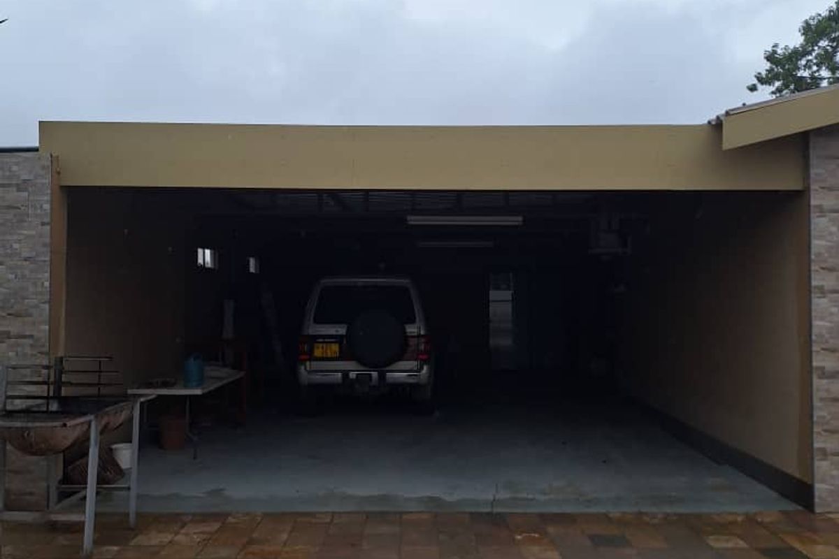 Ongwediva - Safe and Secure Family House with Flat For Sale - Photo 5