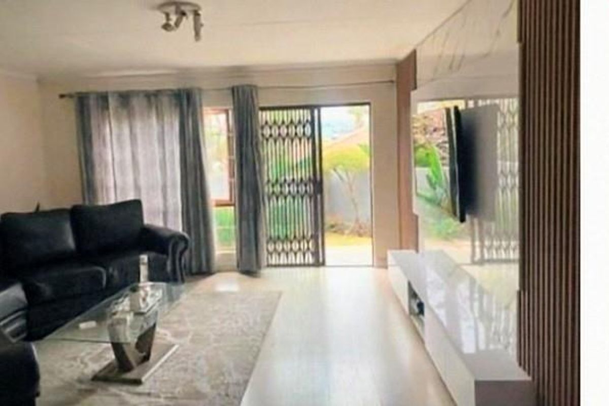 Two Bedroom Garden simplex To Let - Photo 2