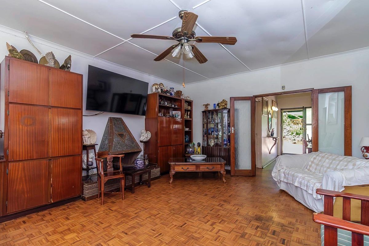 Classic And Classy 4 Bedroom Home - Photo 4