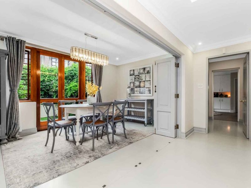 STUNNING, STYLISH, SUN-DRENCHED FAMILY HOME - TOO GOOD TO IGNORE - Photo 4