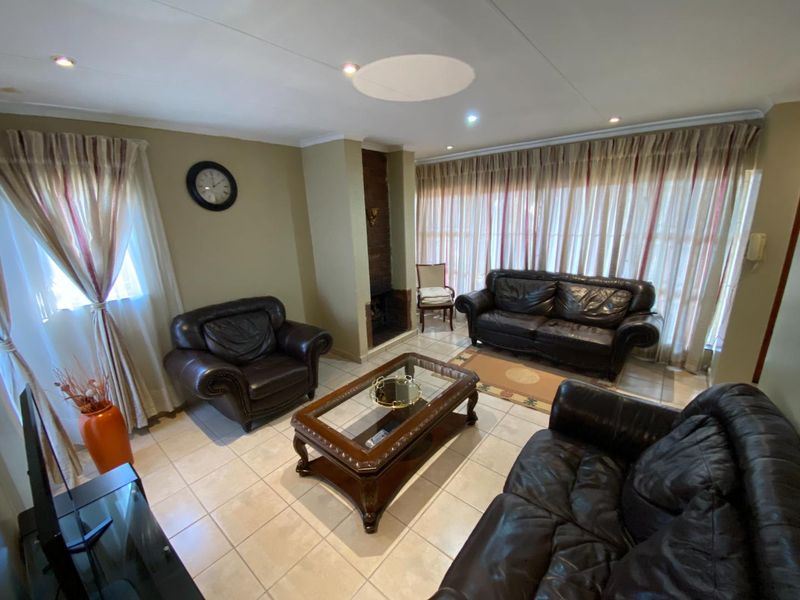 Cul-de-Sac Gem: 3 Bed Home + Flatlet - Photo 2