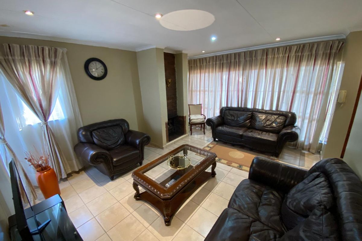 Cul-de-Sac Gem: 3 Bed Home + Flatlet - Photo 2