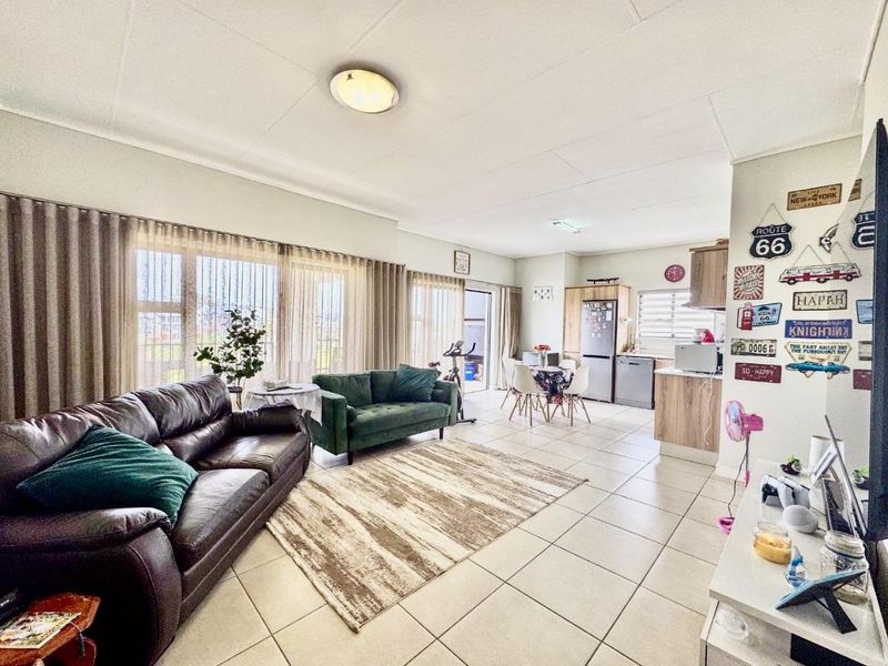 Move-In Ready Luxury Apartment in Linbro Park Sandton - Photo 5