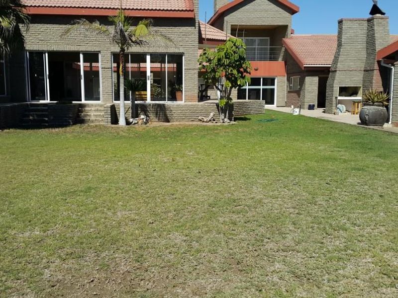 FOR SALE- 11 BEDROOM GUESTHOUSE IN CENTRAL WALVISBAY, NAMIBIA - Photo 4