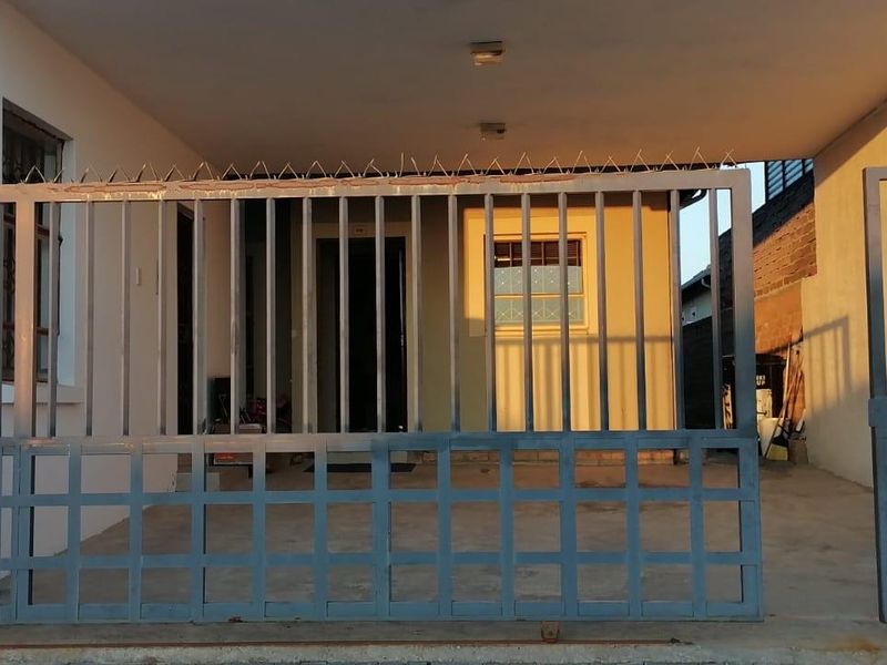 Riverside View R 1 250 000 For extended Families with 2 additional cottages. - Photo 5