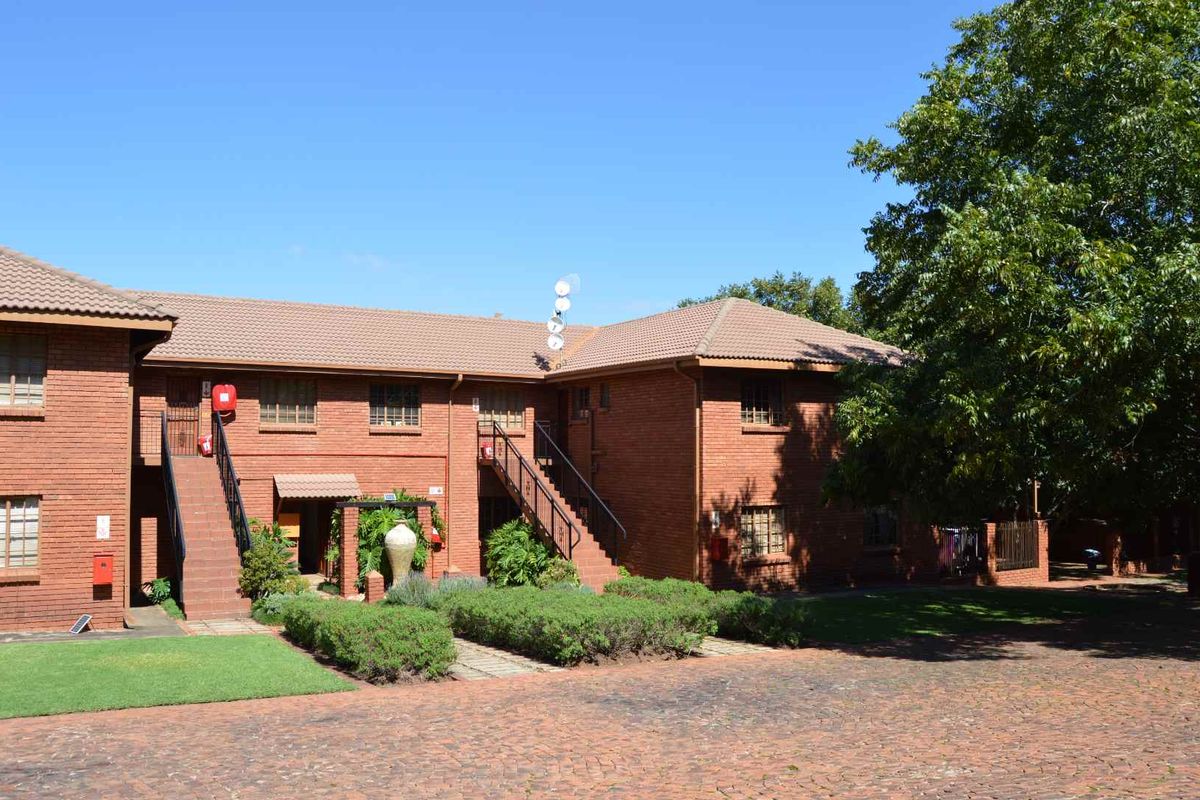 12-unit townhouse complex Investment and income generating opportunity - Photo 2