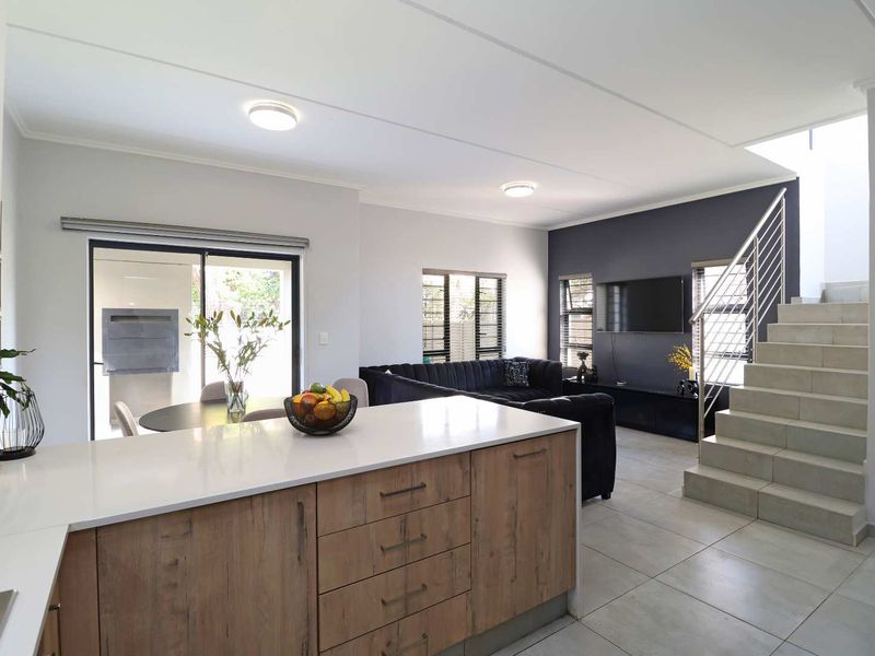 Stylish and Private 3-Bedroom Home in Springwood Estate - Photo 4