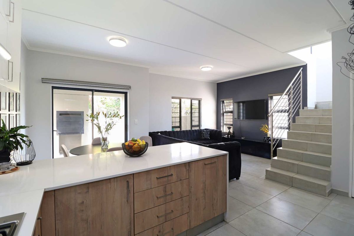 Stylish and Private 3-Bedroom Home in Springwood Estate - Photo 4