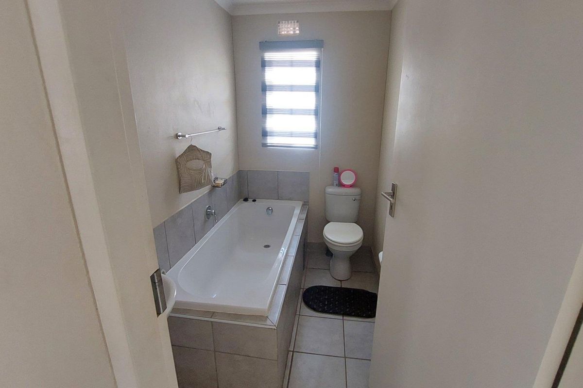Sky City Living: 3-Bedroom Home with Modern Touches! - Photo 5