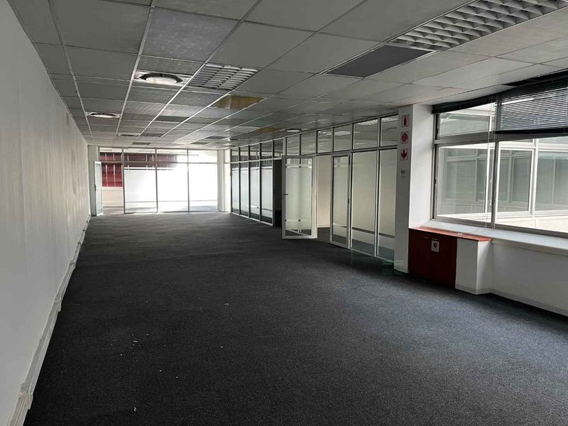 Superb Views & Air Conditioned Offices in Milnerton - Photo 6