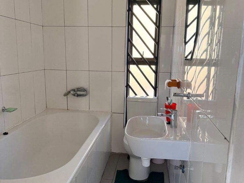 Free standing townhouse in Otjomuise for sale - Photo 4