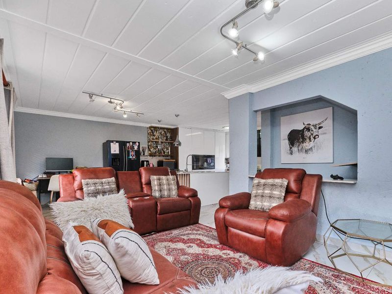 Executive Living or Family Haven: Your Ferndale Dream Townhouse Awaits! - Photo 4