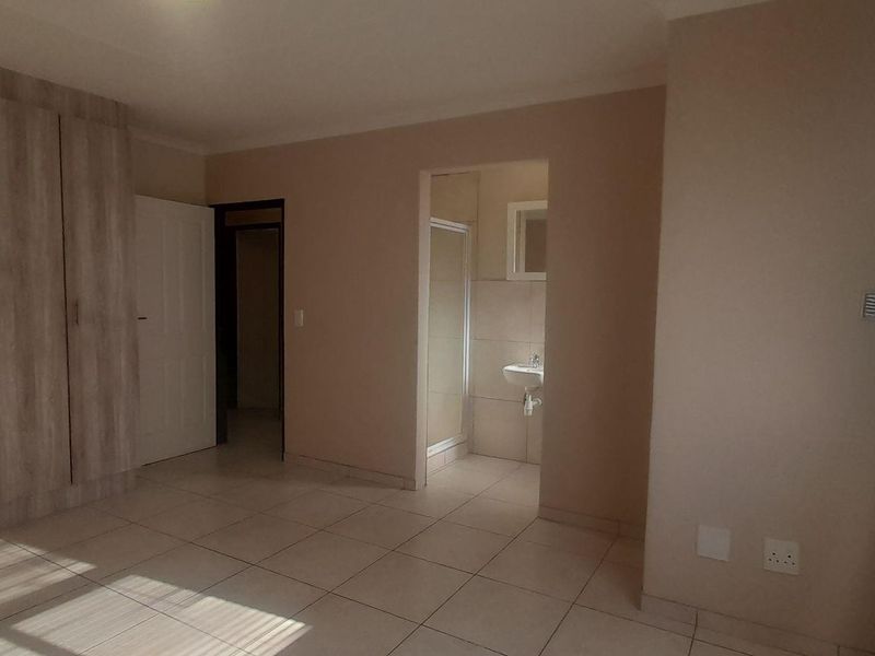 2 Bedroom with 2 Bathroom and 2 garages for sale at Gracemere - Photo 8