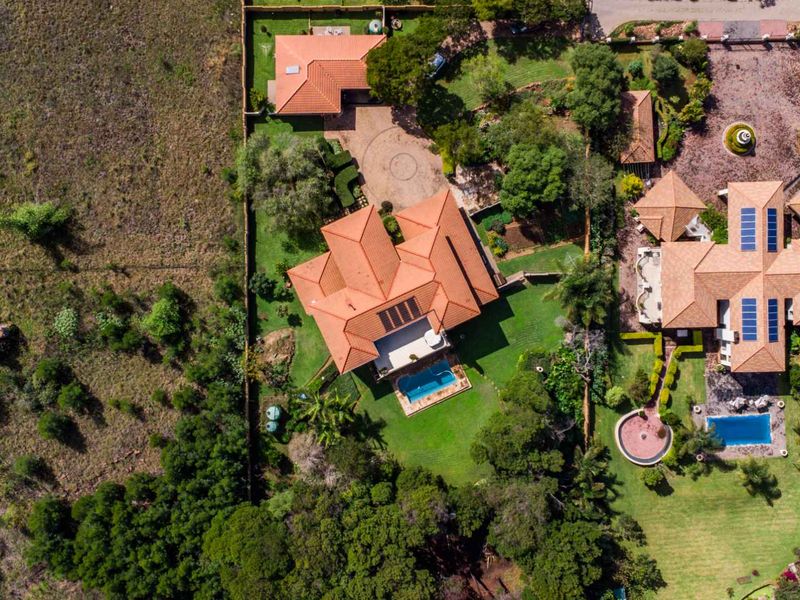 The Dual-Living Masterpiece: Two Independant Homes Offering Unrivaled Versatility for Extended Families or Savvy Investors - Photo 3