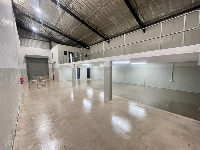 Hendra - 351m2 Warehouse / Light Industrial Unit To Let In Sought-After Business Park - Photo 3