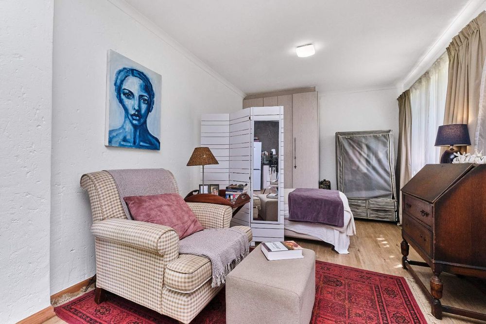 Lounge and bedroom in flatlet